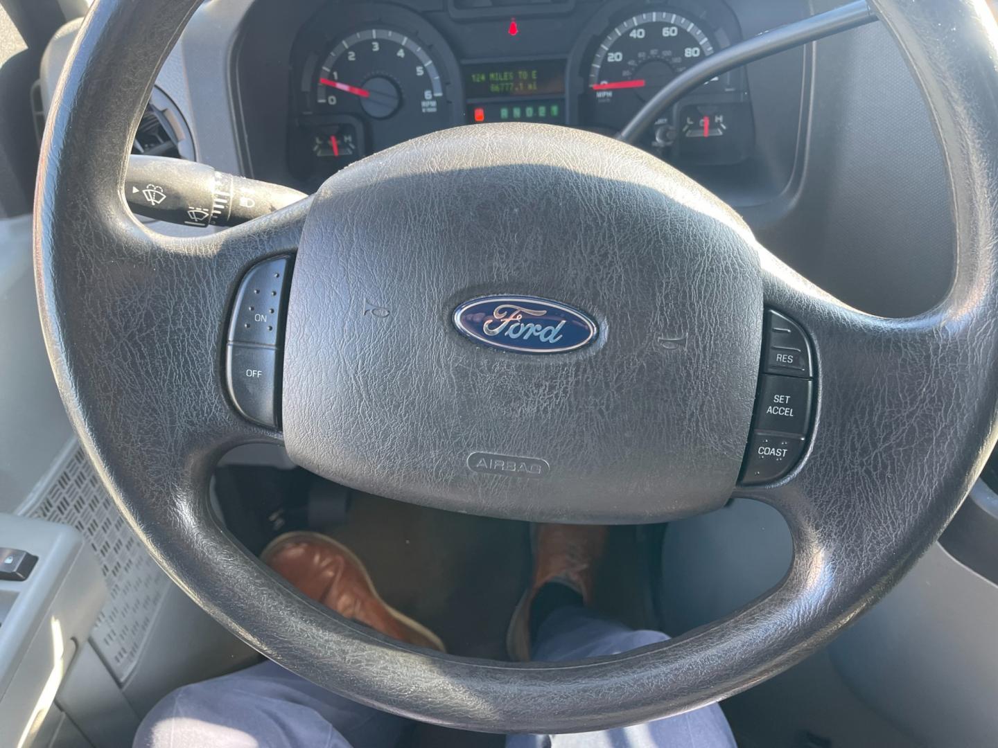 2013 White /Gray Ford E-Series Wagon E-350 XLT Super Duty Extended (1FBSS3BL8DD) with an 5.4L V8 SOHC 16V FFV engine, 4-Speed Automatic transmission, located at 547 E. Main St., Orwell, OH, 44076, (440) 437-5893, 41.535435, -80.847855 - Photo#23